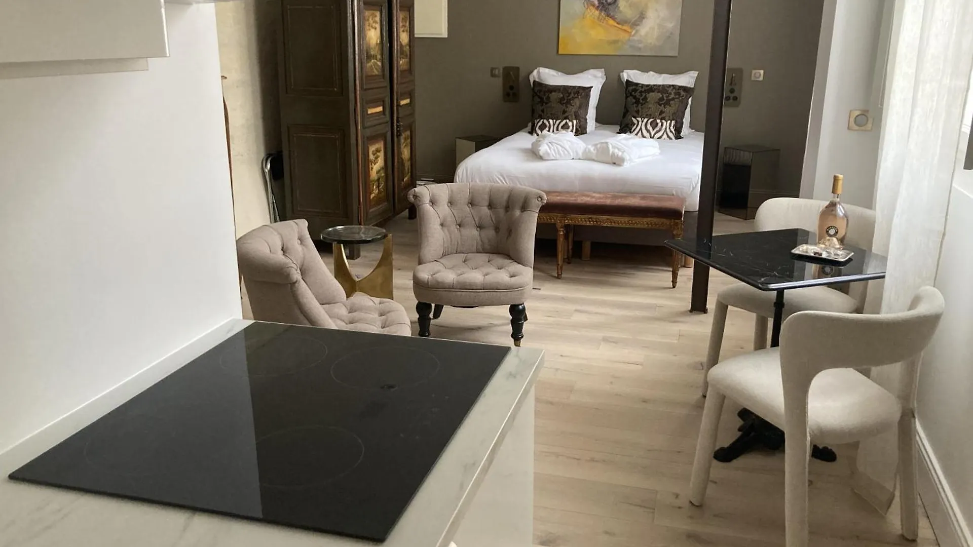 Clement VII Deluxe Apartement Spa Et Fitness With Balcony And Roof Top Avignon 0*,  France