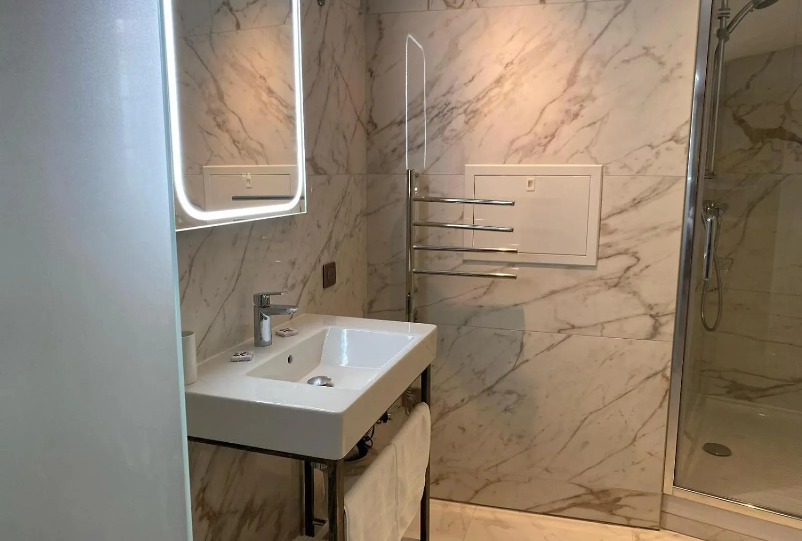 Clement VII Deluxe Apartement Spa Et Fitness With Balcony And Roof Top Avignon Apartment