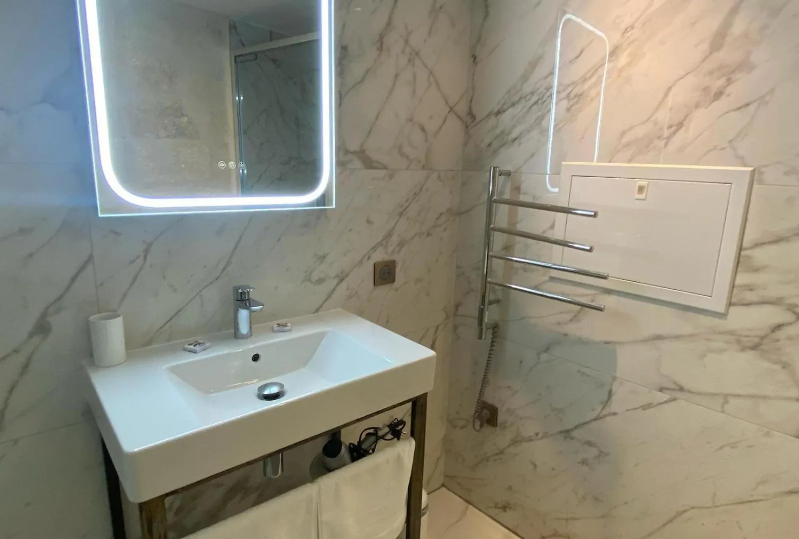 Clement VII Deluxe Apartement Spa Et Fitness With Balcony And Roof Top Avignon Apartment