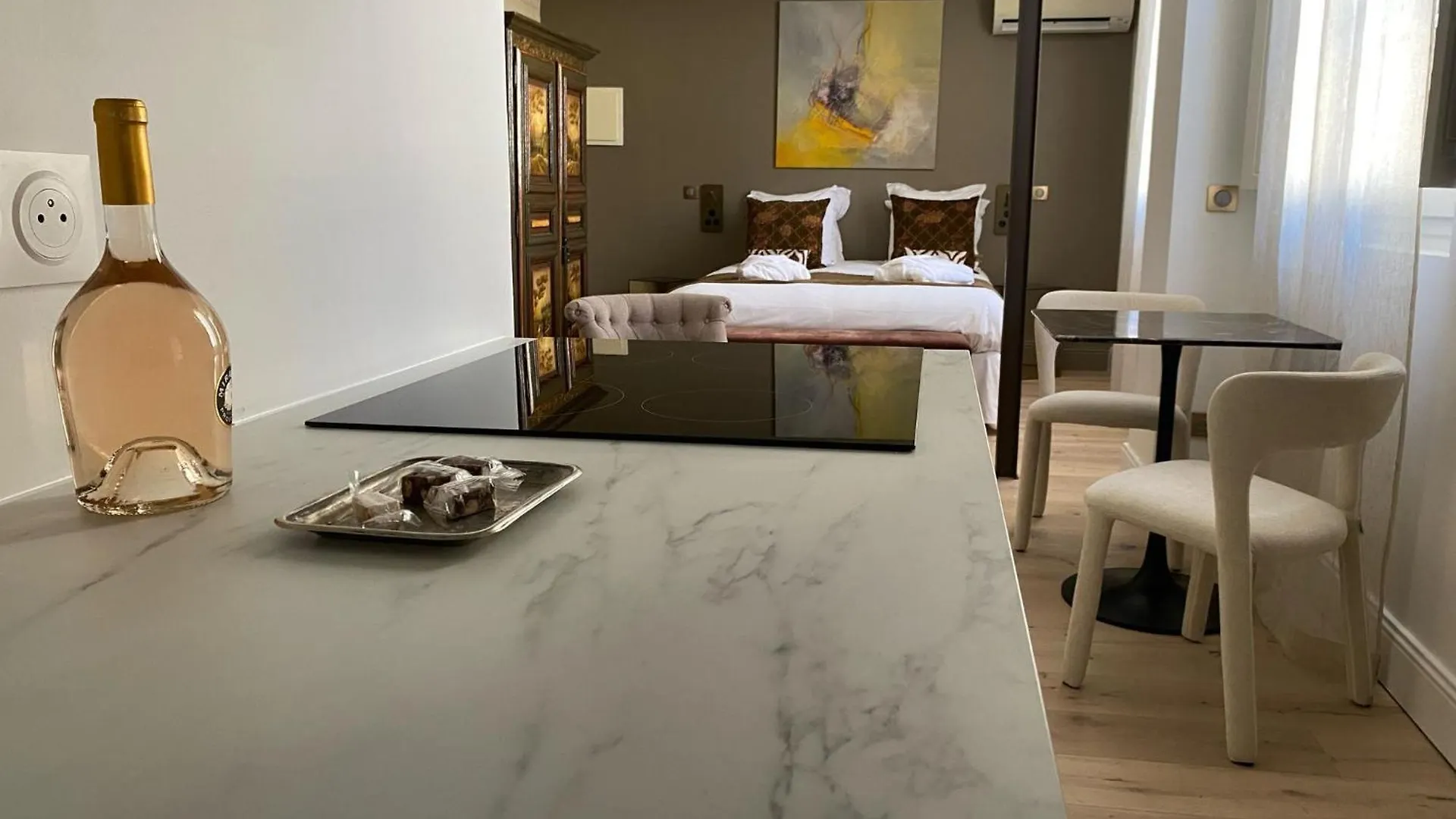 Clement VII Deluxe Apartement Spa Et Fitness With Balcony And Roof Top Avignon Apartment