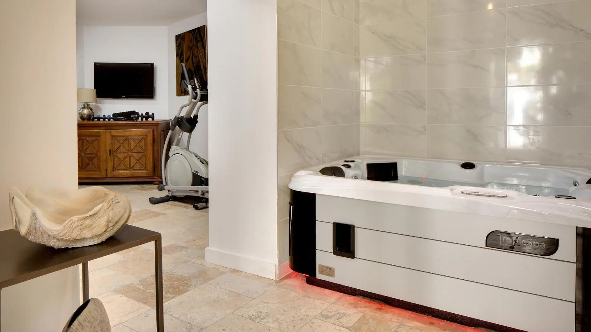 Clement VII Deluxe Apartement Spa Et Fitness With Balcony And Roof Top Avignon Apartment